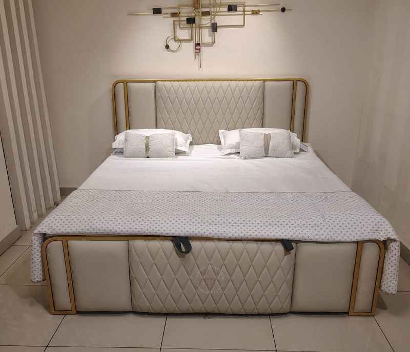 Image 3 for Gold strip cot King Size With Hydraulic  Storage (BSK OTD)