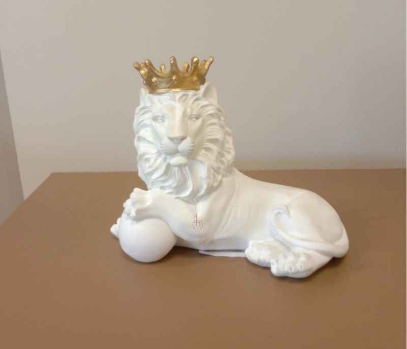 Image 2 for RRA-23 White Lion With Crown