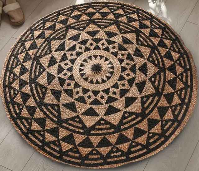 Round Carpets