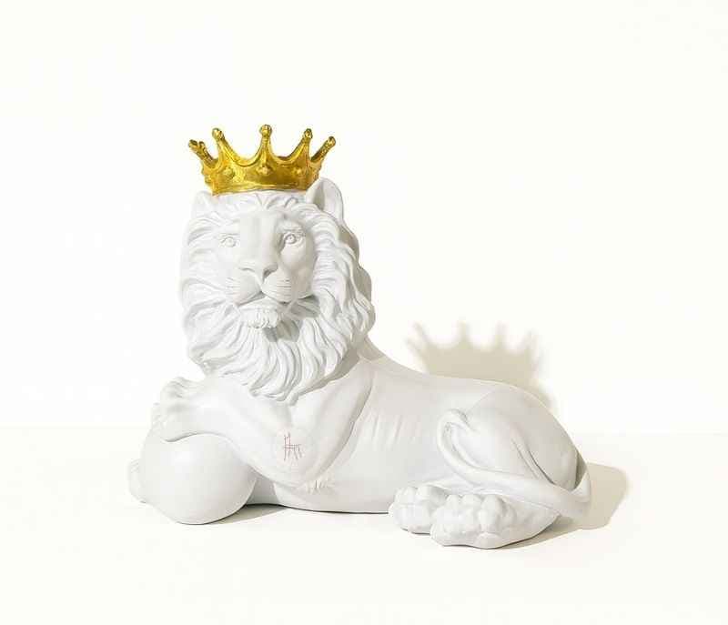 Image 3 for RRA-23 White Lion With Crown