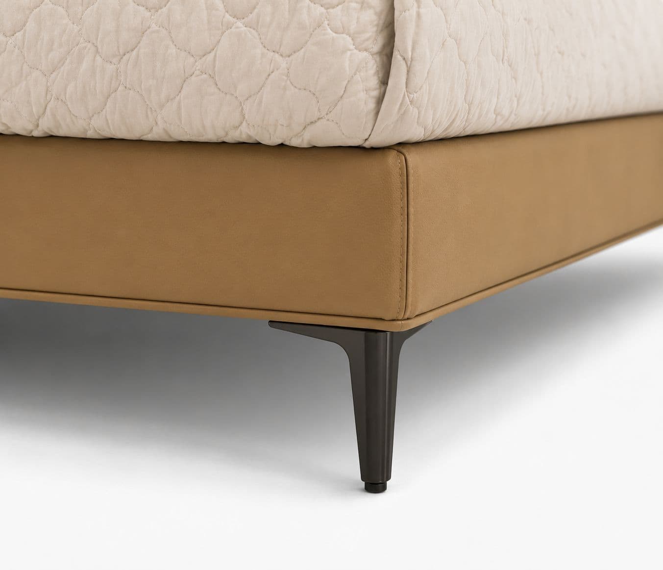 Image 6 for 2329(M08) King Size Leather Upholstery With pin Wood Frames