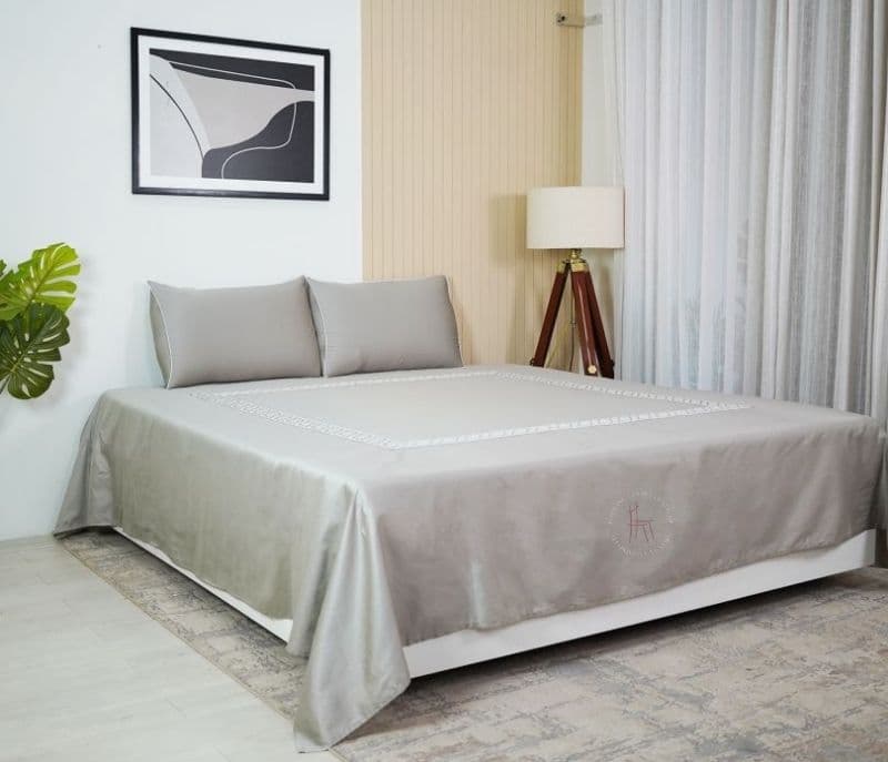 Image 2 for Ariyah Embroidery 300 TC Flat Pure Cotton King Size Bedsheet With 2 Pillow Covers