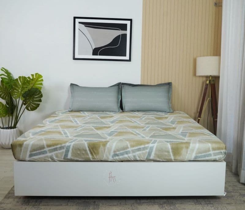 Giselle  Cross 144 TC Flat Pure Cotton Double Size Bedsheet With 2 Pillow Covers