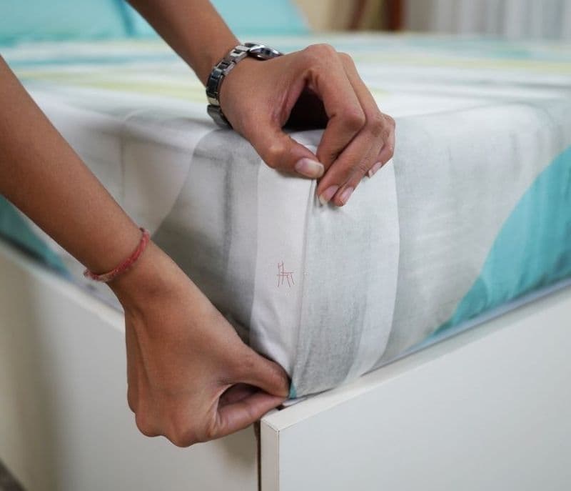 Image 5 for Sabrina Circle 180 TC Flat Pure Cotton King Size Bedsheet With 2 Pillow Covers