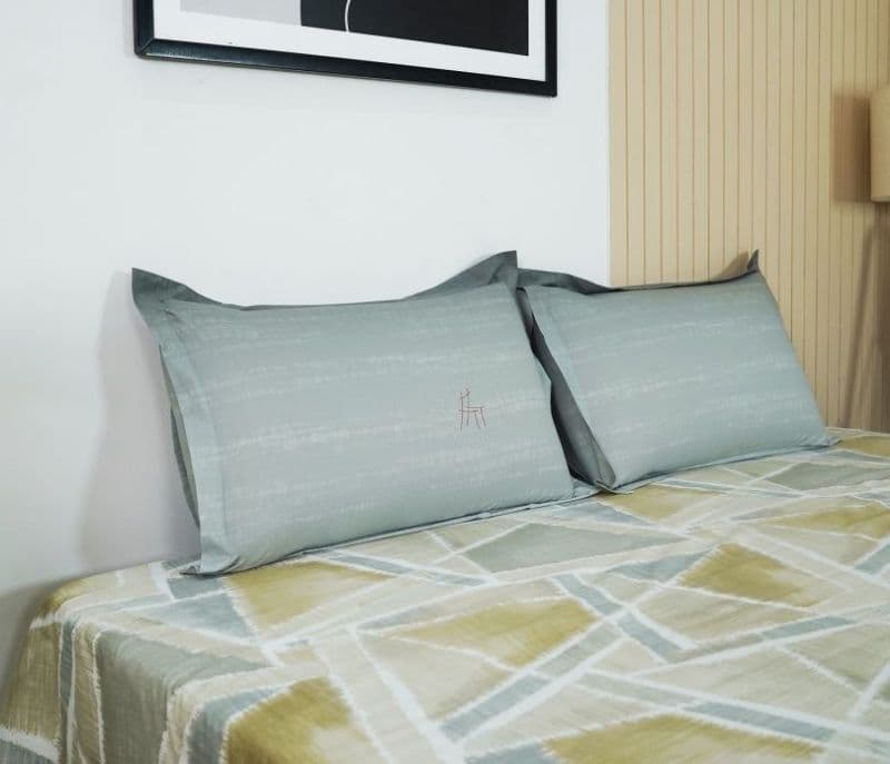 Image 6 for Giselle  Cross 144 TC Flat Pure Cotton Double Size Bedsheet With 2 Pillow Covers