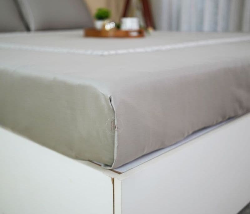 Image 9 for Ariyah Embroidery 300 TC Flat Pure Cotton King Size Bedsheet With 2 Pillow Covers