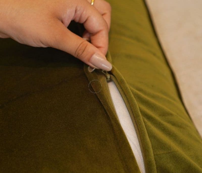 Image 3 for Leia Velvet Lumbar Cushion Cover