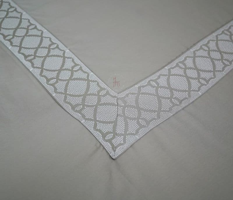 Image 10 for Ariyah Embroidery 300 TC Flat Pure Cotton King Size Bedsheet With 2 Pillow Covers