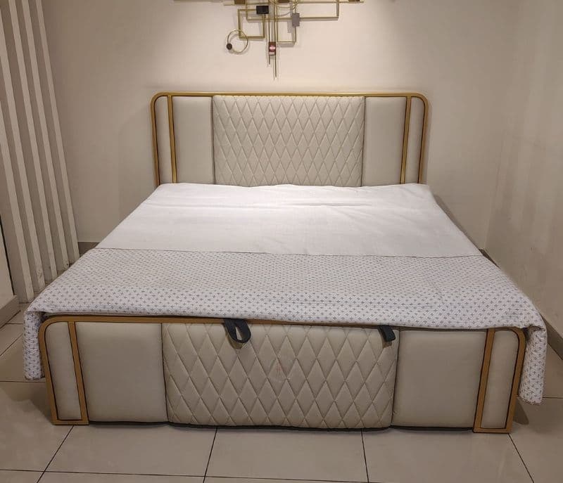 Image 3 for Gold strip cot (BSK)