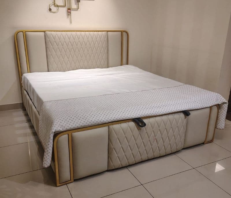 Image 2 for Gold strip cot (BSK)