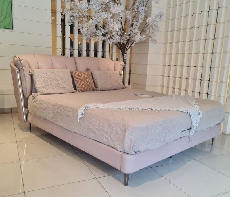 Image 4 for 2239 king Cot (WF)