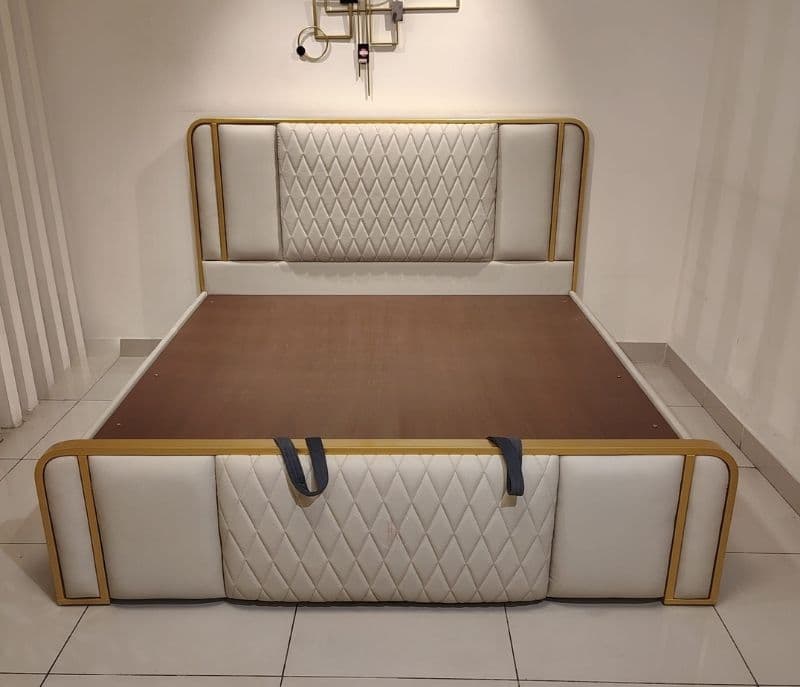 Image 4 for Gold strip cot (BSK)