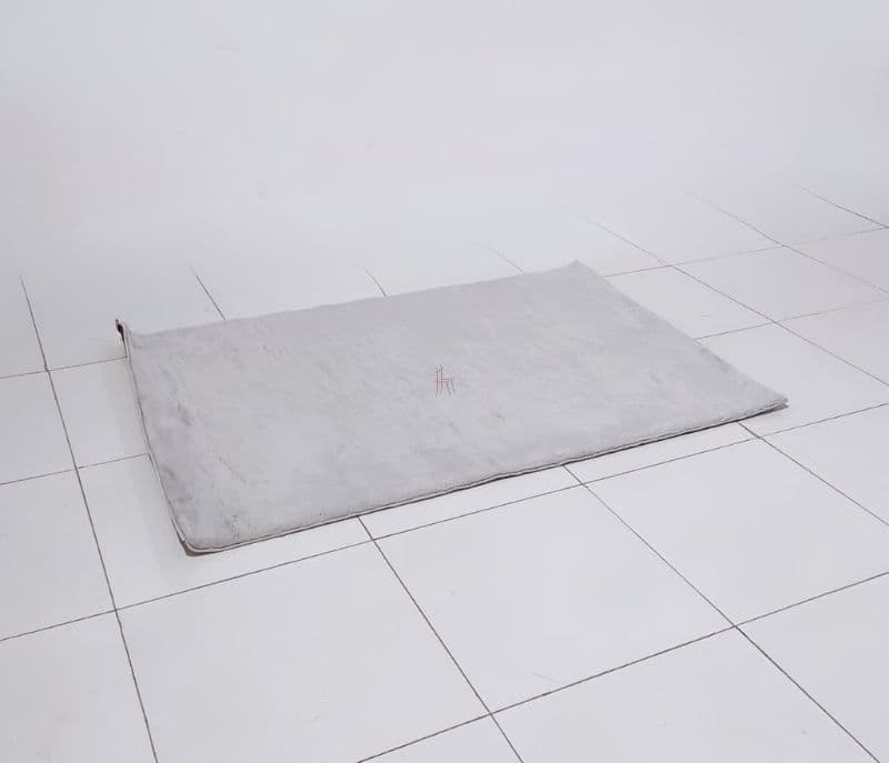 Image 4 for Rabbit Fur Carpet Size 4X6 Silver Polyester (SKN OTD)