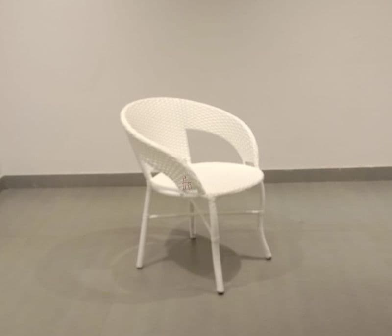 Image 2 for D12 Table 1+2 chairs (EC)