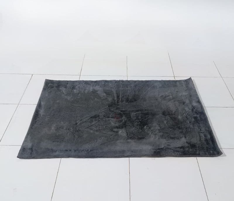 Image 4 for Rabbit Fur Carpet 4X6 Dark Grey Polyester (WH OTD)